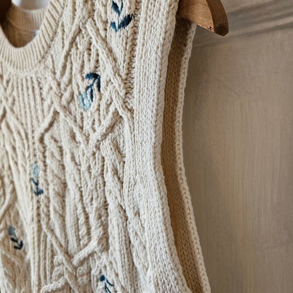🍋Zara Knit Cropped Vest with Embroidered Flowers NWT - Picture 5 of 6